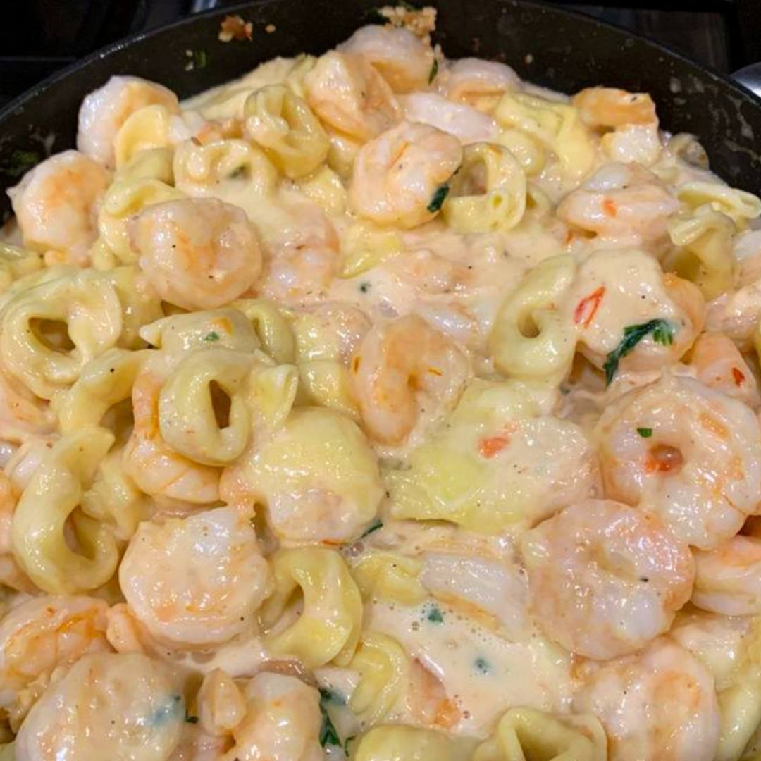 Cheesy Shrimp Tortellini Alfredo Skillet