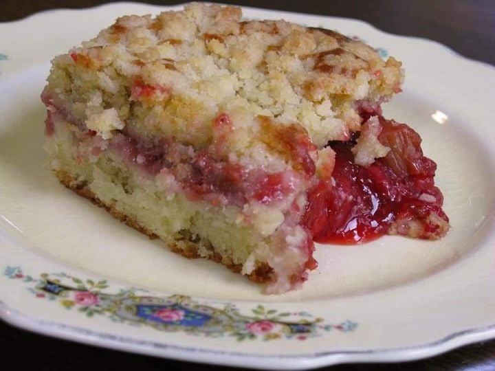 Strawberry Rhubarb Coffee Cake