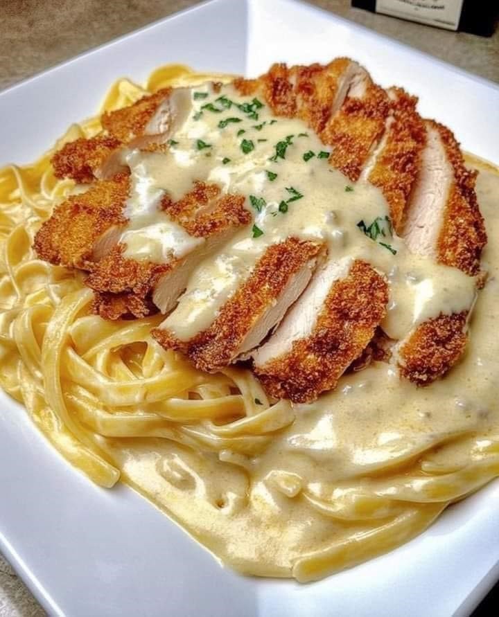 Crispy Chicken with Creamy Pasta 