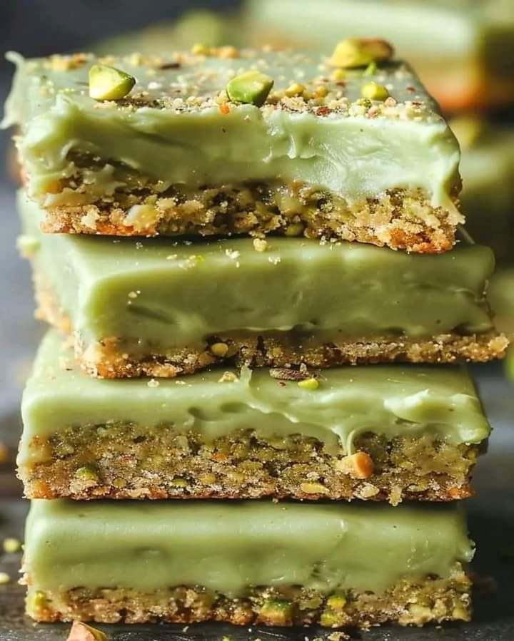 Creamy Pistachio Cheesecake Bars