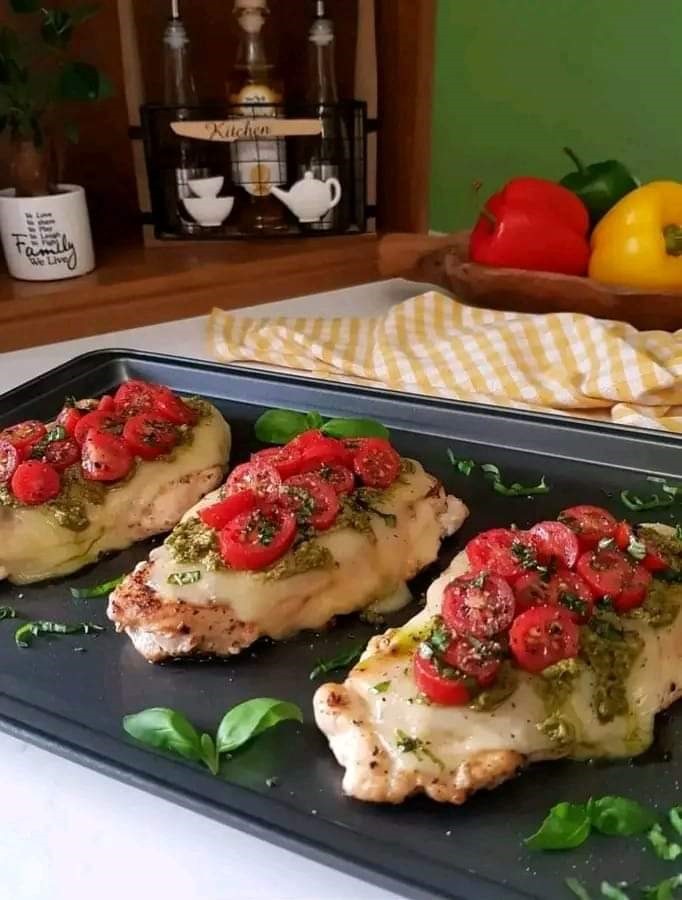 BAKED CHICKEN CAPRESE